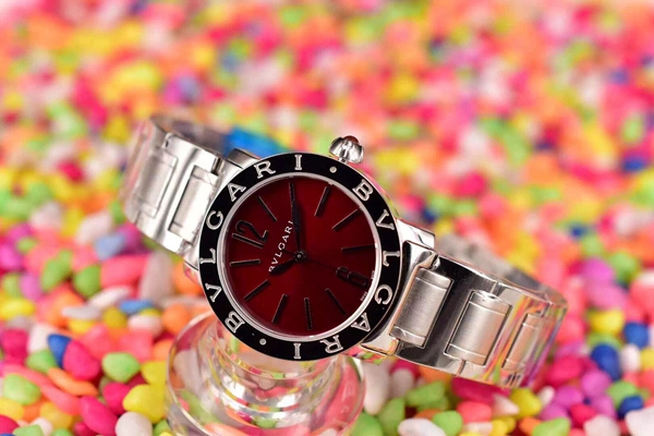 ブルガリ時計正面デザイン